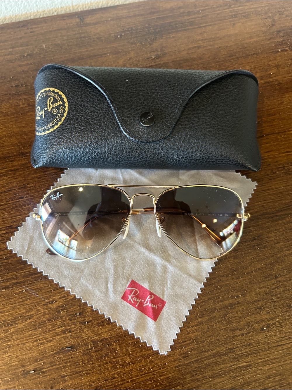 Ray-Ban Gold Aviator Sunglasses with Brown Gradient Lenses